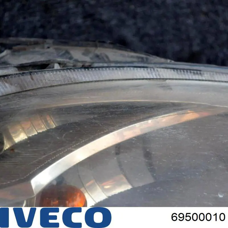 Reflektor prawy 69500010 Iveco