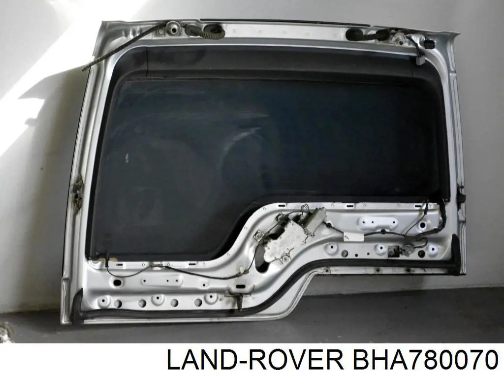 Do koszyka BHA780070 Land Rover Drzwi tylne (bagażnika 3/5)