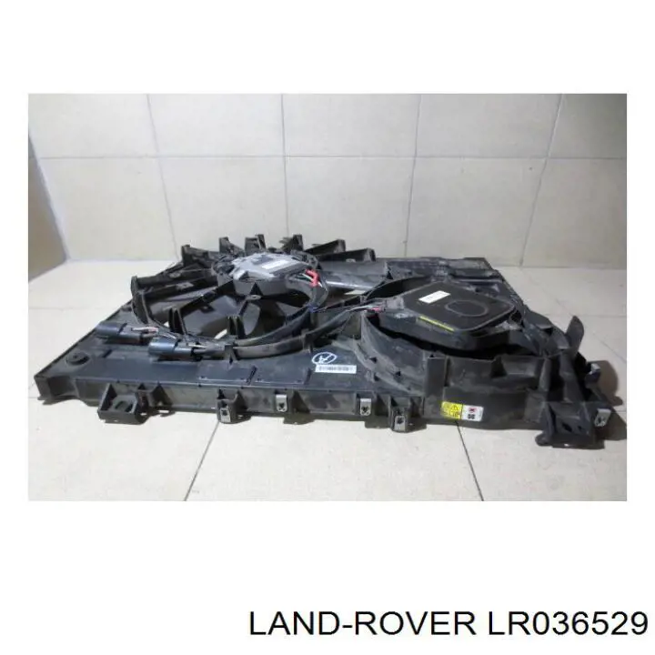 Do koszyka LR062329 Land Rover Dyfuzor chłodnicy, w komplecie z silnikiem i wirnikiem
