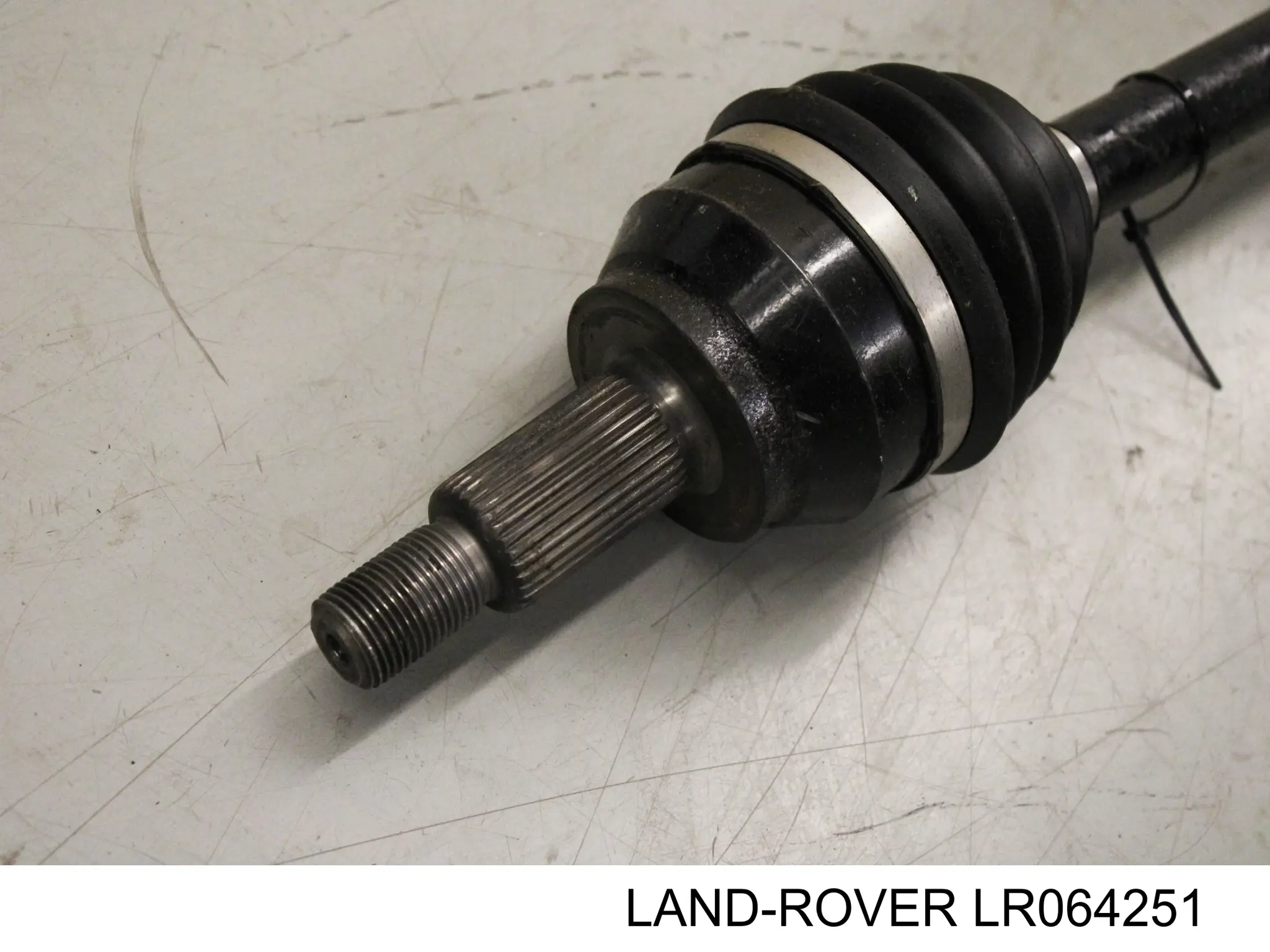 Do koszyka LR161123 Land Rover Półoś napędowa przednia prawa