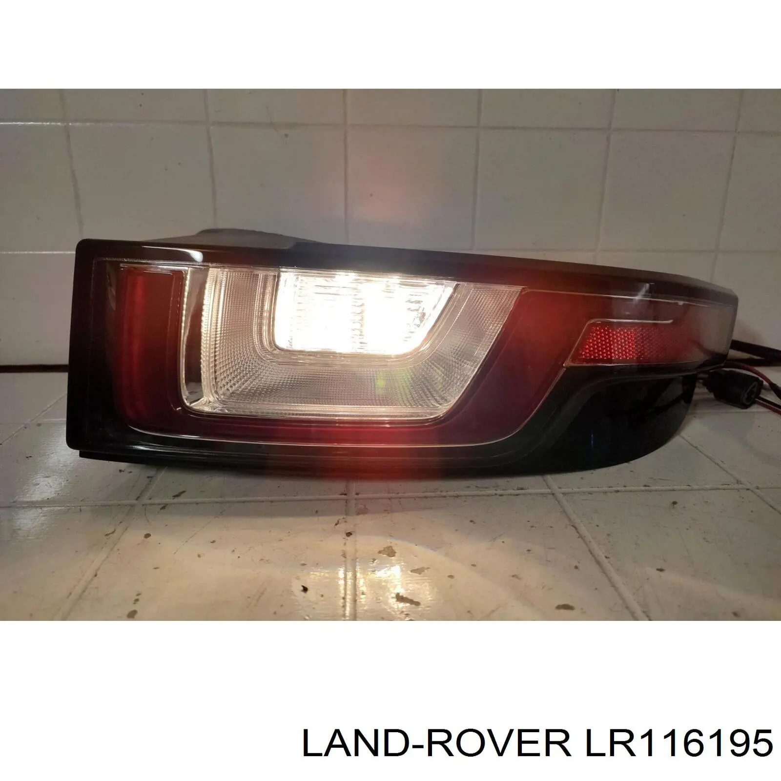 Do koszyka LR116195 Land Rover Lampa zespolona tylna prawa