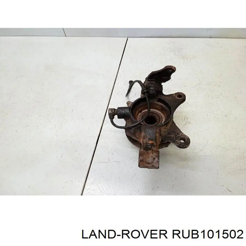 RUB101502 Land Rover Czop (zwrotnica) przedni prawy