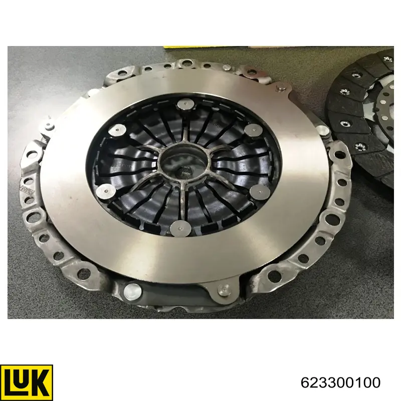 Zestaw sprzęgła (3 części) 623300100 LUK
