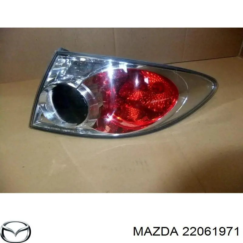 Lampa zespolona tylna prawa zewnętrzna Mazda 22061971 cena, od 52,78 USD