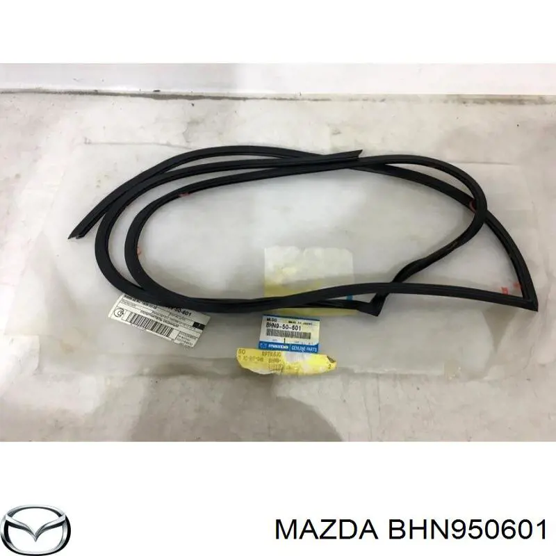 Listwa ochronna szyby przedniej do Mazda 3  BM, BN