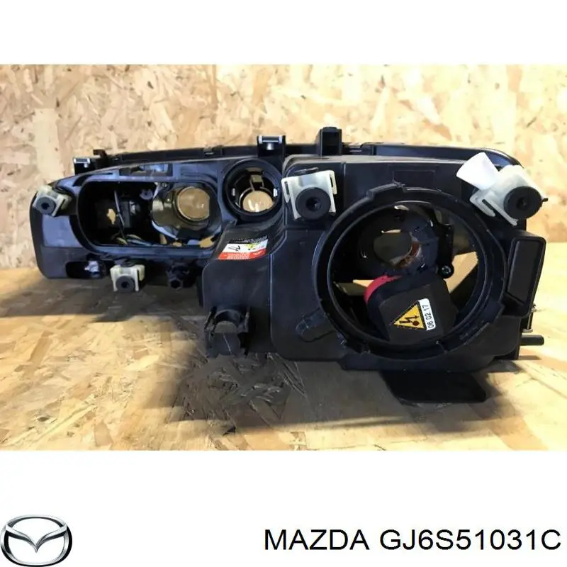 Reflektor prawy Mazda 6 MPS sedana (GG) (2005 - 2007) cena, od 213,54 USD