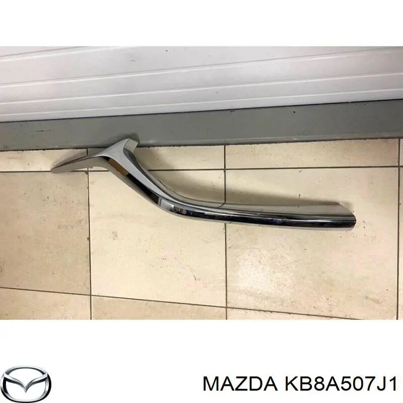 KB8A507J1A Mazda Listwa ochronna atrapy chłodnicy prawa