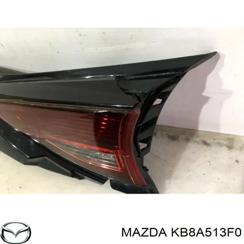 KB8A513F0B Mazda Lampa zespolona tylna prawa wewnętrzna