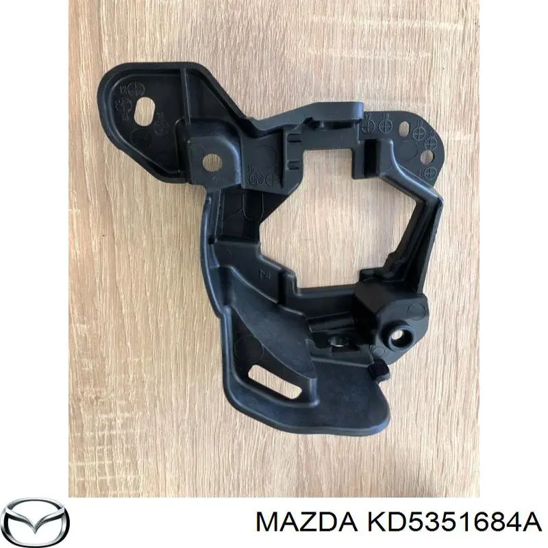 KD5351684A Mazda Wspornik mocowania lampy przeciwmgielnej prawej