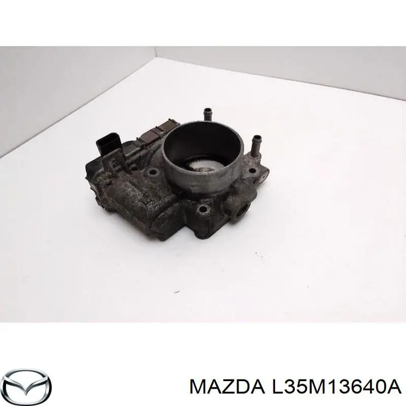 Do koszyka L35M13640A Mazda Przepustnica, komplet