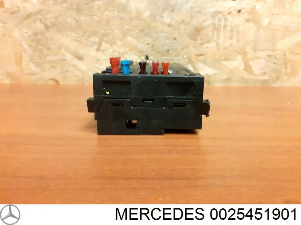 Do koszyka 0025451901 Mercedes Skrzynka bezpieczników