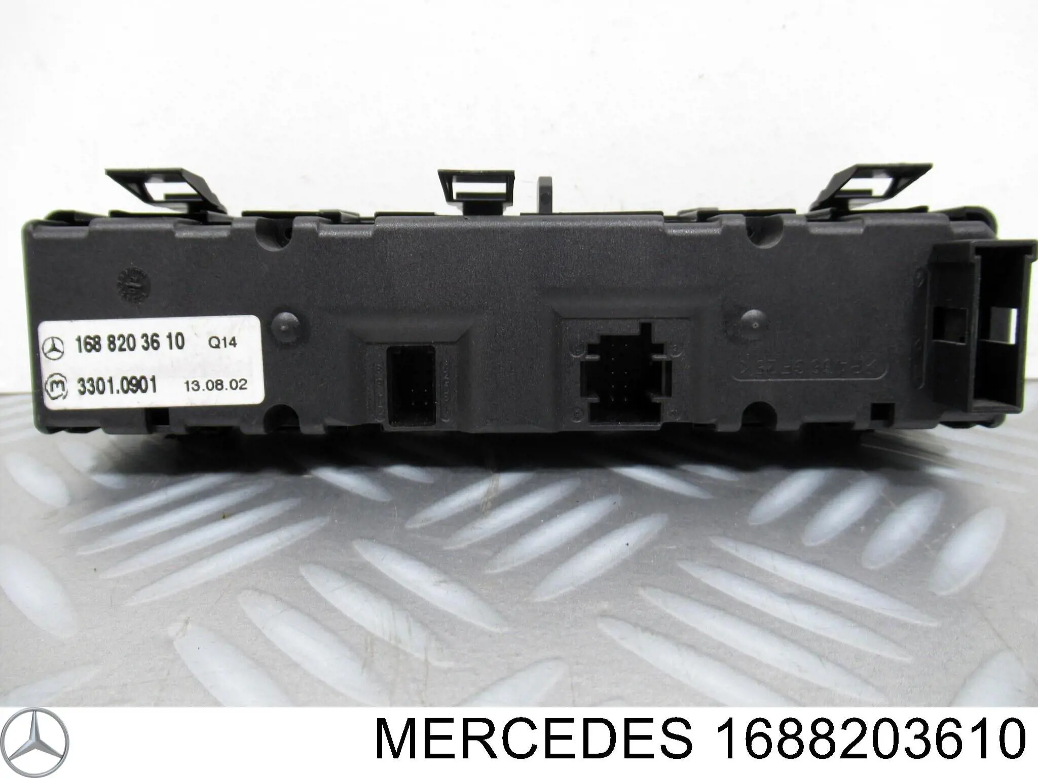 1688203610 Mercedes Blok przycisków na środkowej konsoli