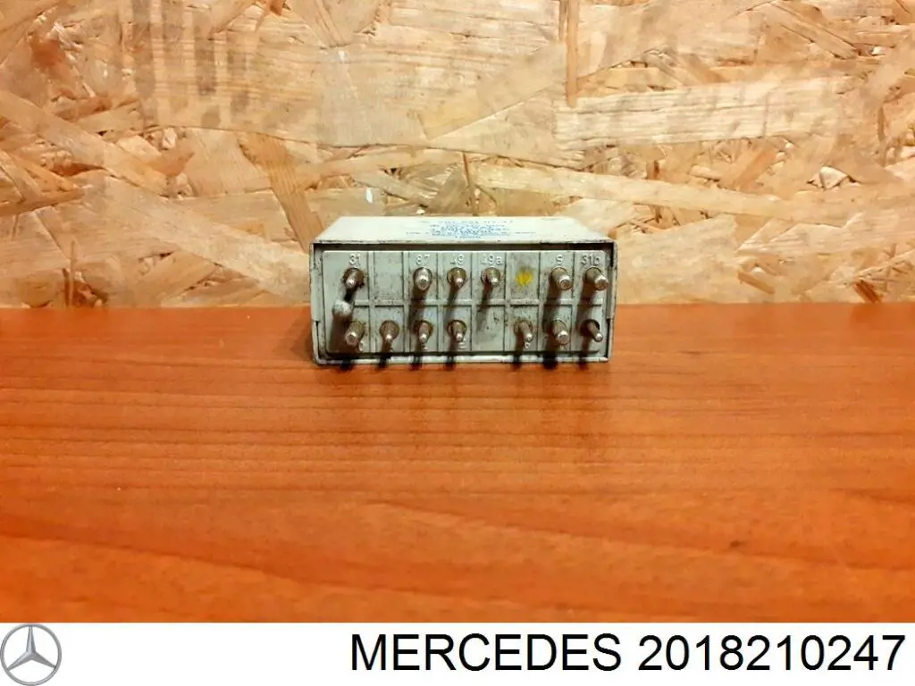 Przekaźnik kierunkowskazów 2018210247 Mercedes