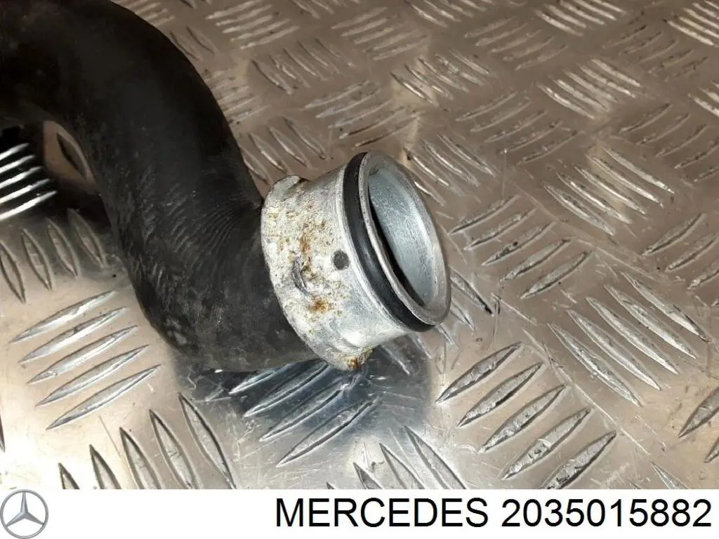 2035015882 Mercedes Przewód (króciec) chłodnicy górny
