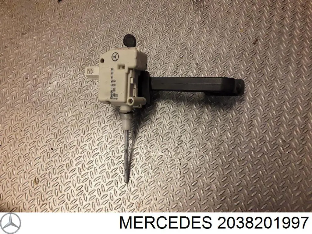 Zamek klapki wlewu paliwa = siłownik klapki wlewu paliwa Mercedes 2038201997 cena, od 35,75 USD