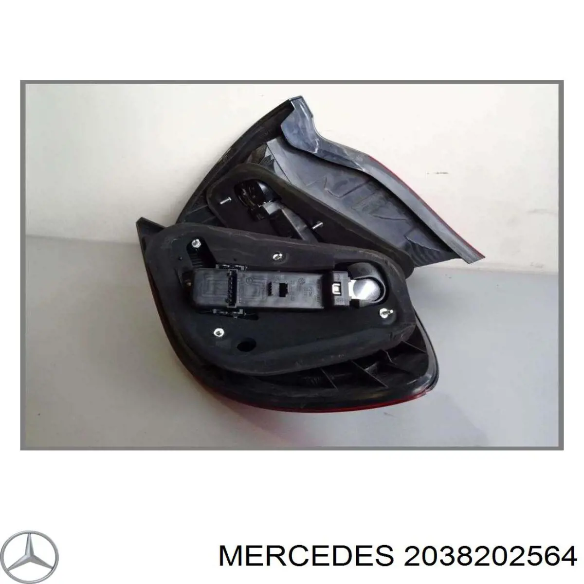 2038202564 Mercedes Lampa zespolona tylna lewa