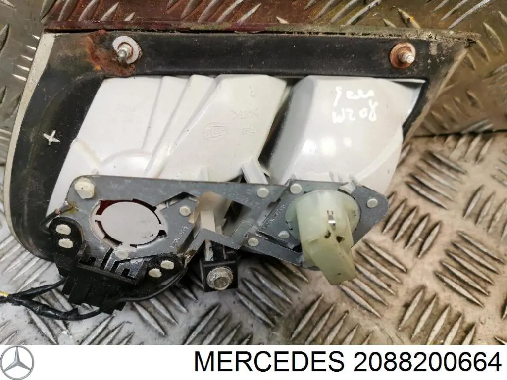 Lampa zespolona tylna prawa wewnętrzna do Mercedes CLK (C208)