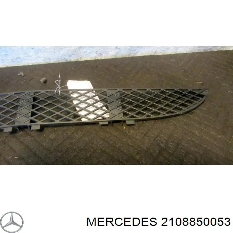 Kratka zderzaka przedniego środkowa do Mercedes E (S210)