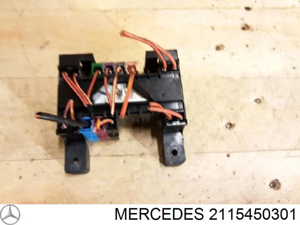 2115450301 Mercedes Skrzynka bezpieczników salonowa tylna