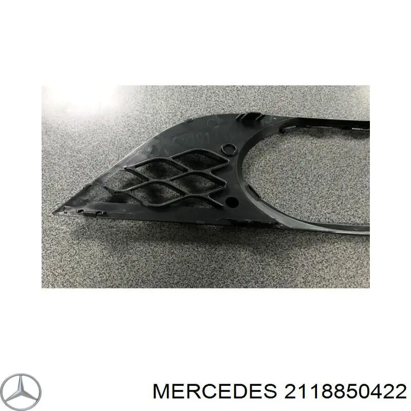 2118850422 Mercedes zaślepka (kratka lamp przeciwmgielnych zderzaka przedniego prawa)