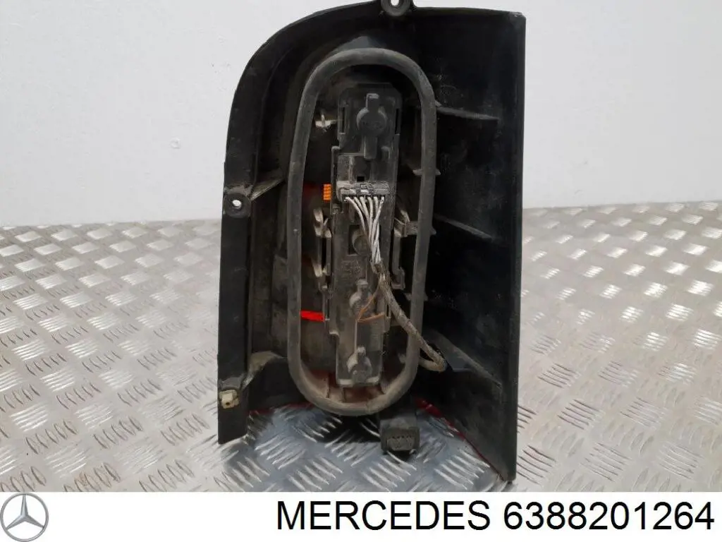 6388201264 Mercedes Lampa zespolona tylna lewa