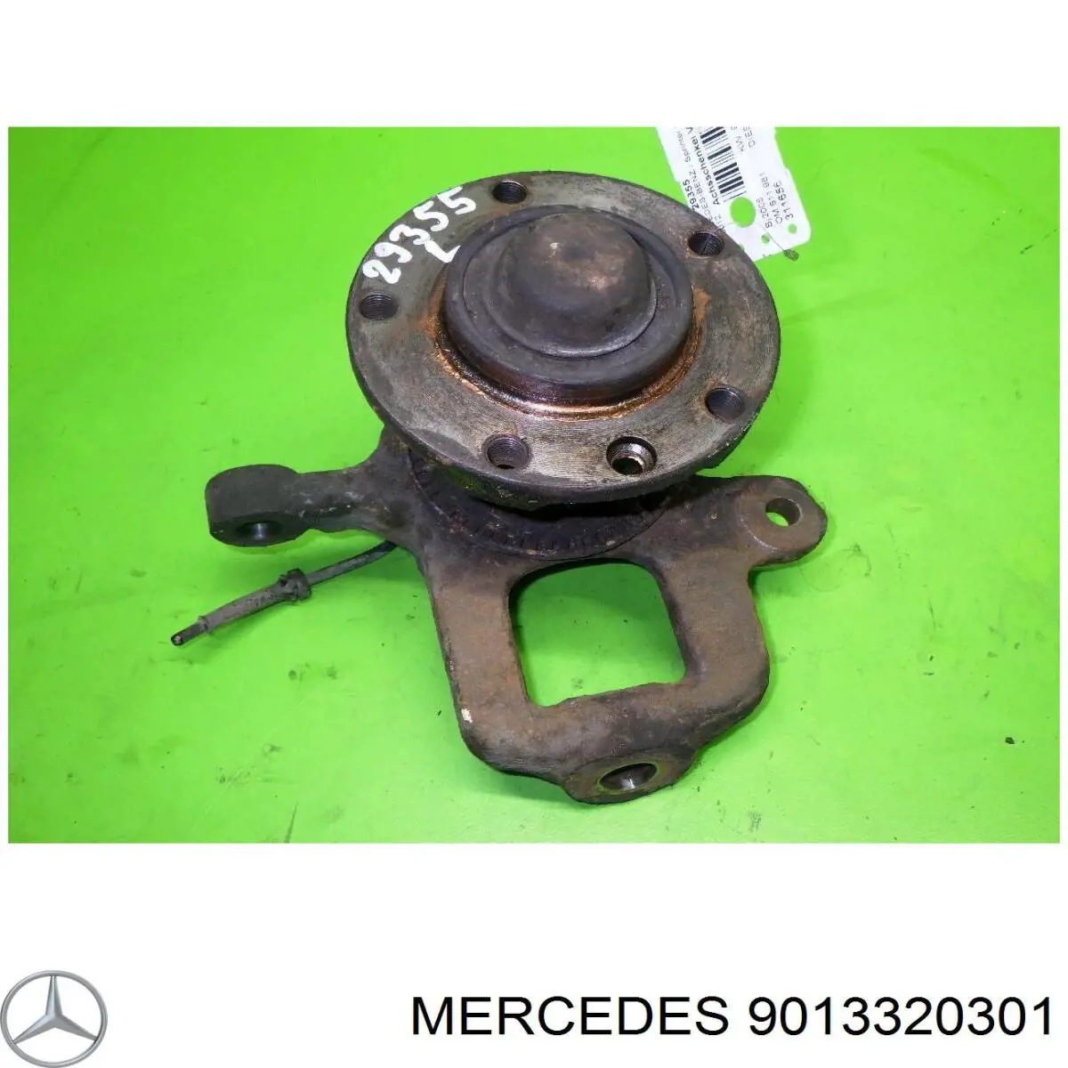 9013320301 Mercedes Czop (zwrotnica) przedni lewy