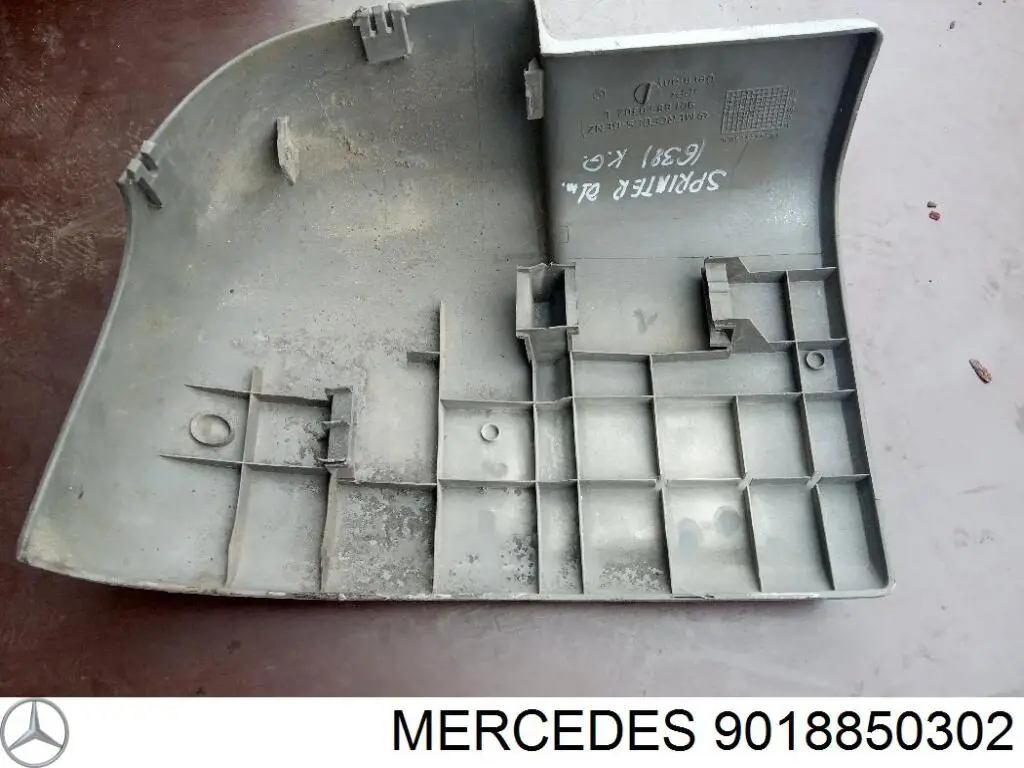 9018850302 Mercedes Zderzak tylny, lewa część