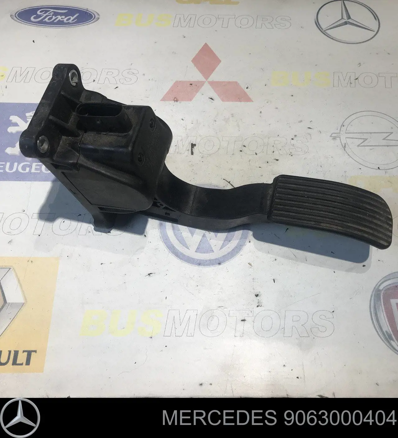 Do koszyka A4473000100 Mercedes Pedał przyspieszenia (gazu)