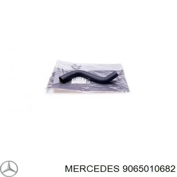 9065010682 Mercedes Przewód (króciec) chłodnicy górny