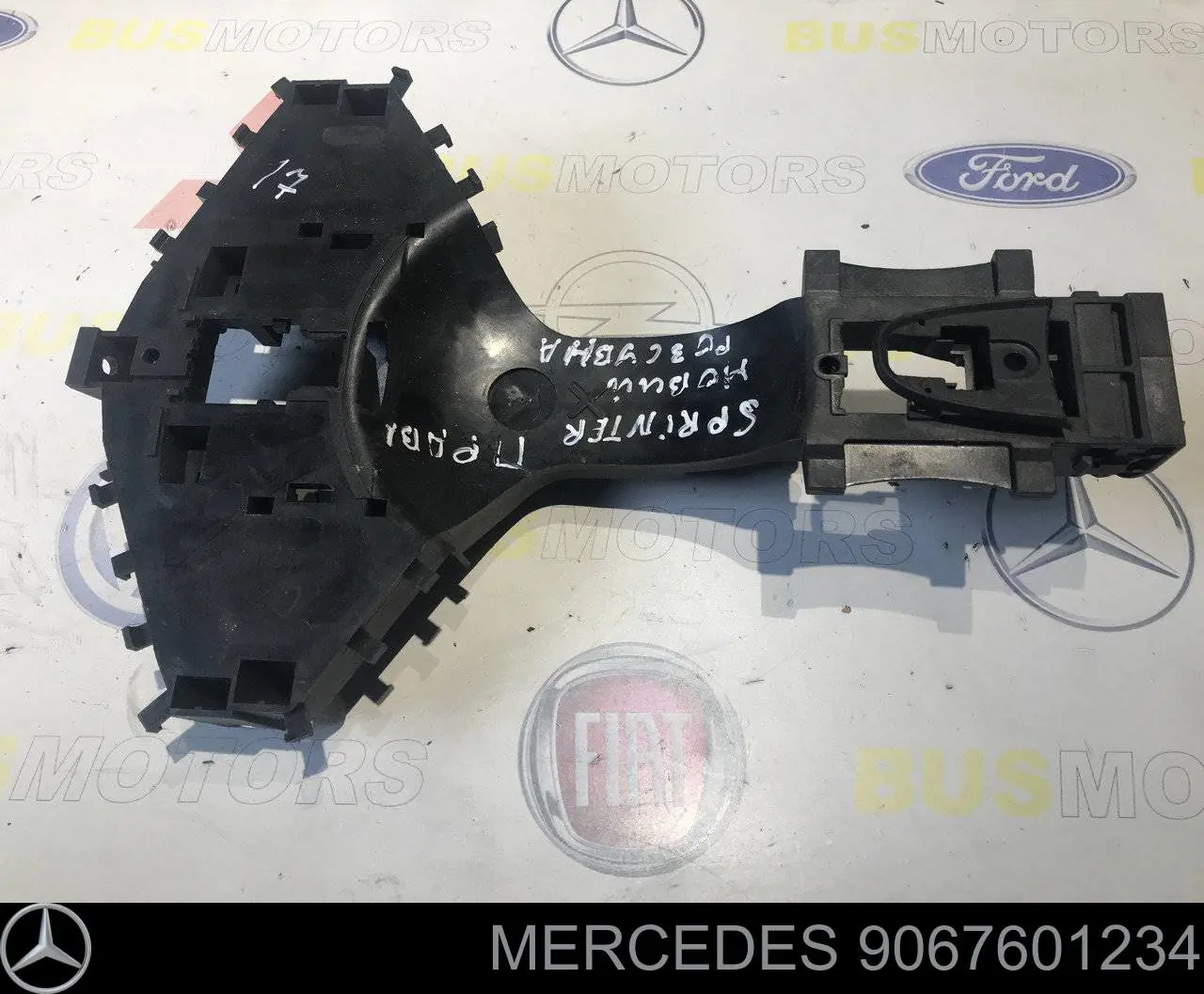 Uchwyt zewnętrznej klamki drzwi przesuwnej prawej Mercedes 9067601234 cena, od 54,48 USD