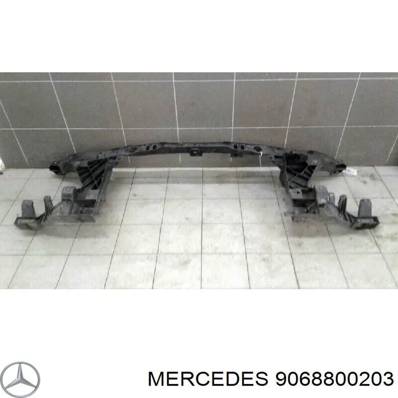 9068800203 Mercedes Osłona chłodnicy kompletna (panel mocowania reflektorów)