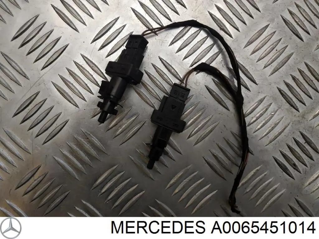 Czujnik włączania sprzęgła Mercedes A0065451014 cena, od 14,75 USD