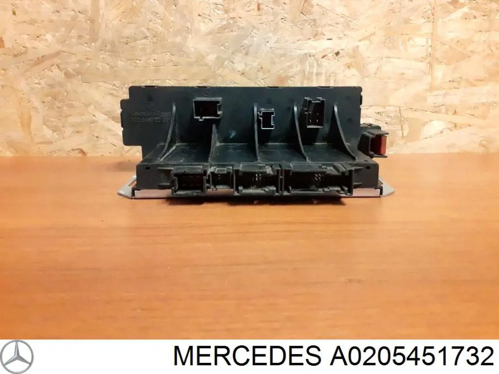Skrzynka bezpieczników Mercedes S sedana (W220) (1998 - 2005) cena, od 150,42 USD