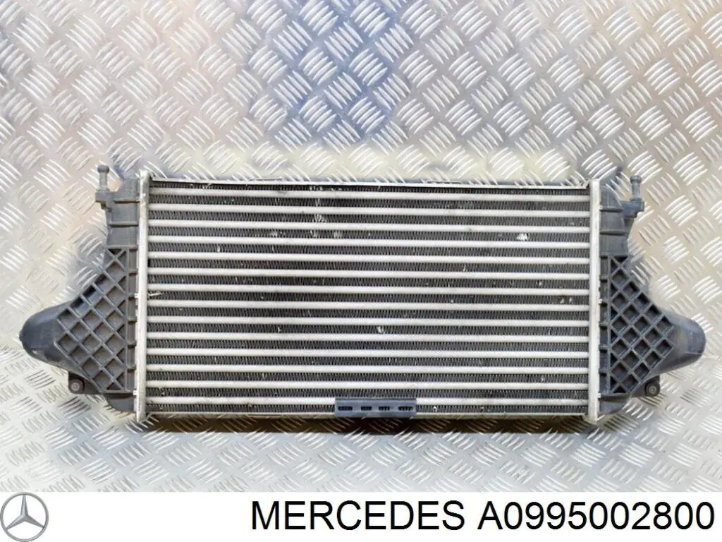 Chłodnica intercoolera Mercedes A0995002800 cena, od 342,22 USD