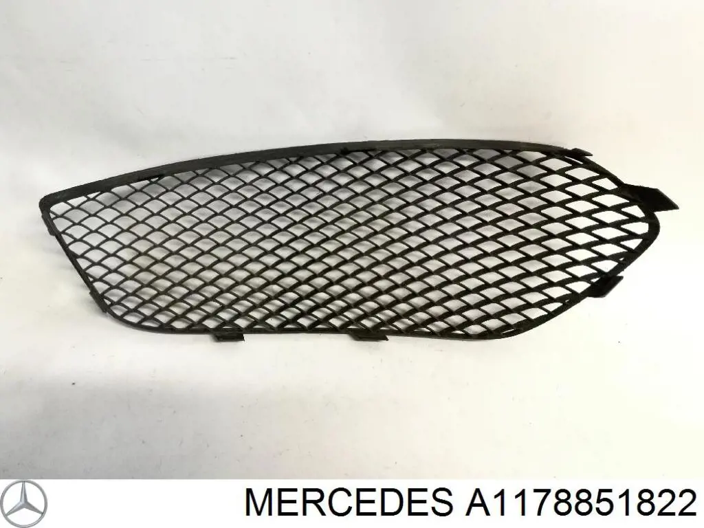 Kratka zderzaka przedniego prawa Mercedes A1178851822 cena, od 26,94 USD