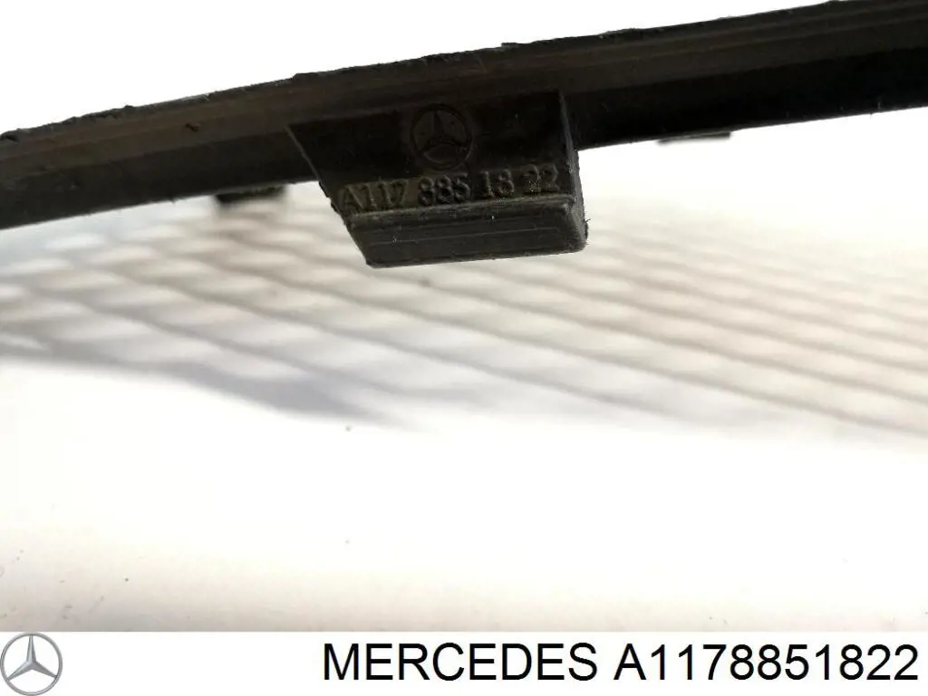 Kratka zderzaka przedniego prawa Mercedes A1178851822 cena, od 47,80 USD