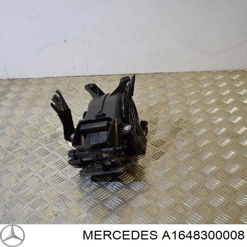 A1648300008 Mercedes Silniczek wentylatora nagrzewnicy (ogrzewacza kabiny) tylny