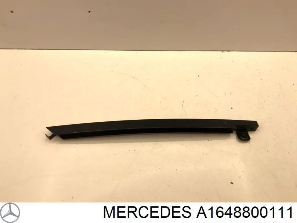 Do koszyka A1648800111 Mercedes Nakładka zderzaka tylnego górna ochronna (stopień-podnóżek)