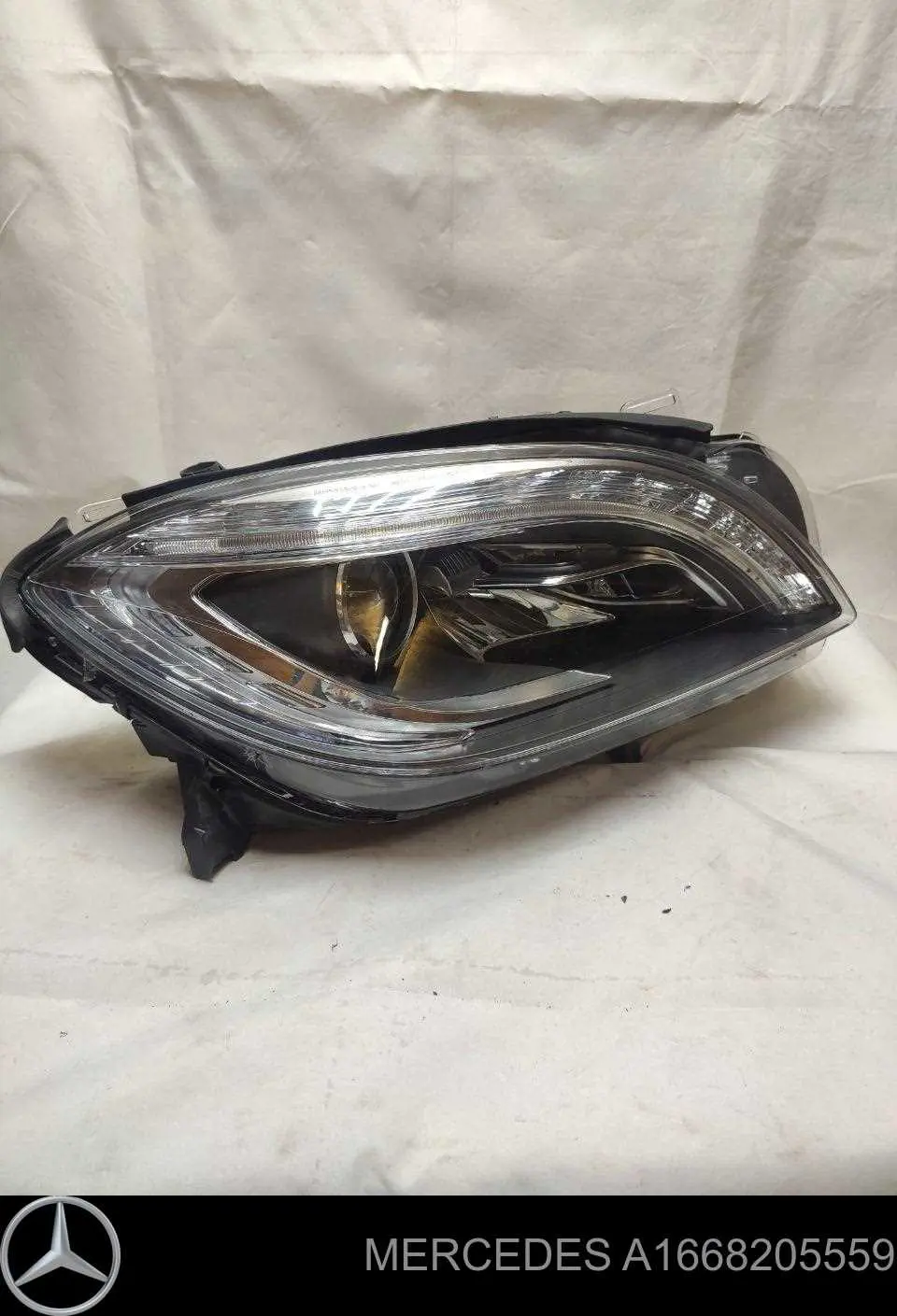 A1668205559 Mercedes Reflektor prawy