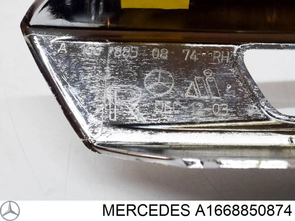 Obrzeże lampy przeciwmgielnej prawej Mercedes A1668850874 cena, od 29,72 USD