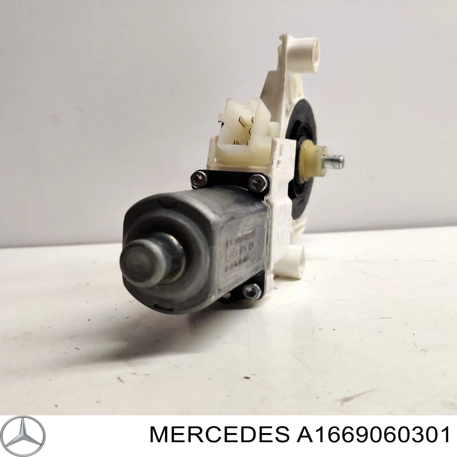 Silniczek podnośnika szyby drzwi przednich prawych Mercedes A1669060301 cena, od 103,86 USD