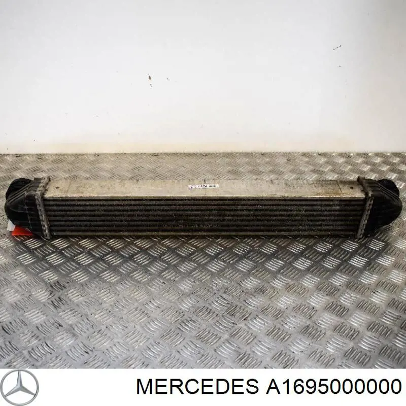 Chłodnica intercoolera Mercedes A1695000000 cena, od 69,81 USD