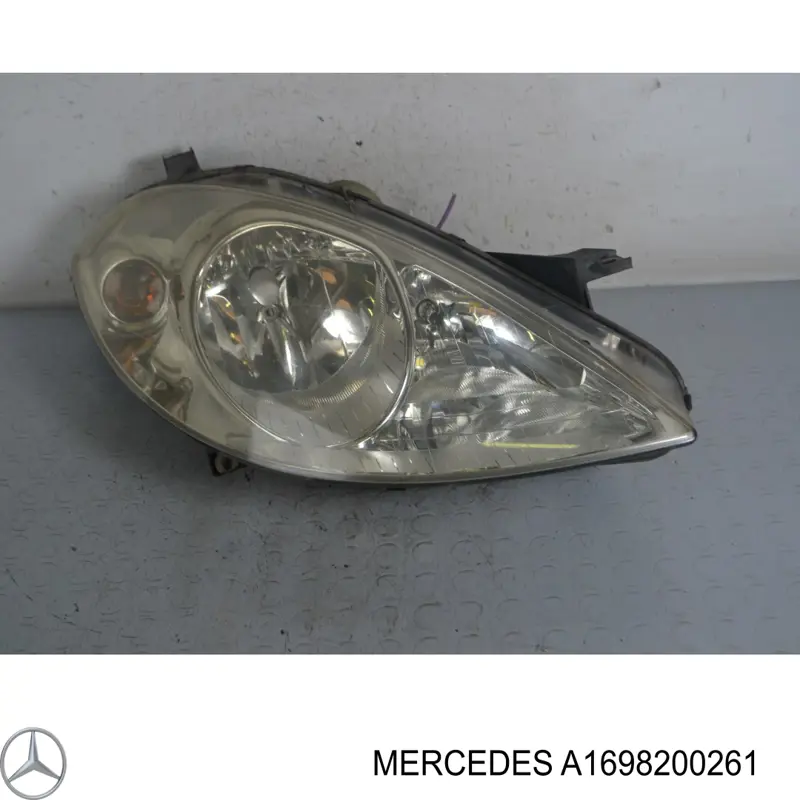 A1698200261 Mercedes Reflektor prawy