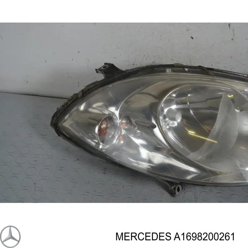Reflektor prawy Mercedes A1698200261 cena, od 107,26 USD