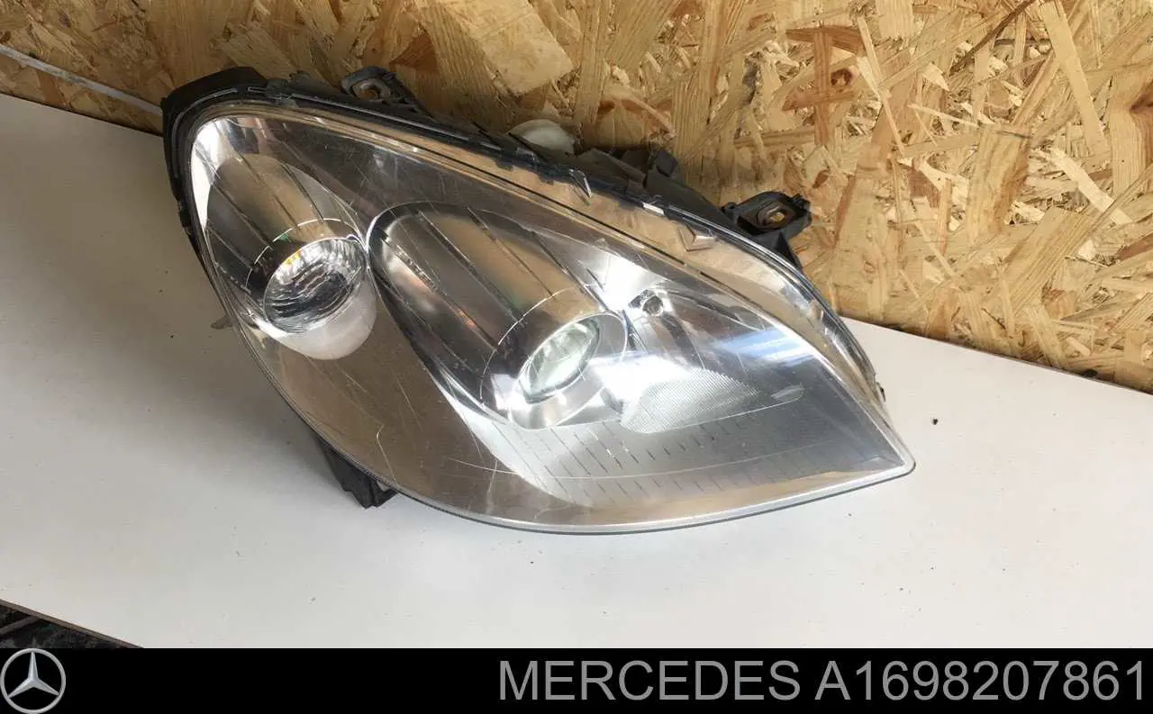 A1698207861 Mercedes Reflektor prawy
