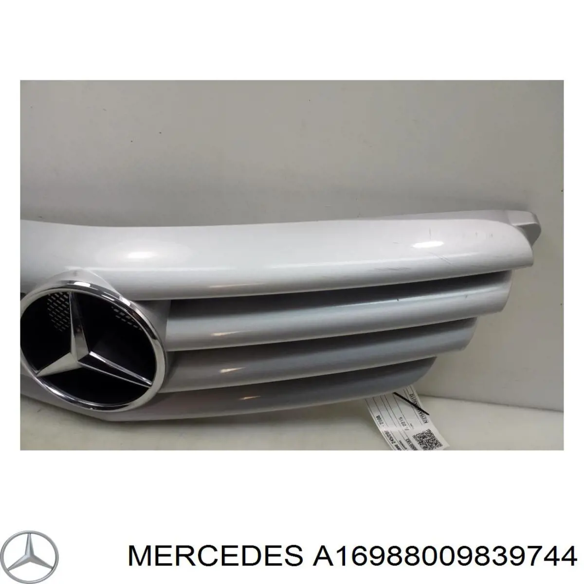 Atrapa chłodnicy Mercedes A16988009839744 cena, od 223,04 USD