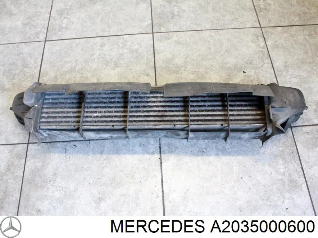 Chłodnica intercoolera Mercedes A2035000600 cena, od 85,13 USD