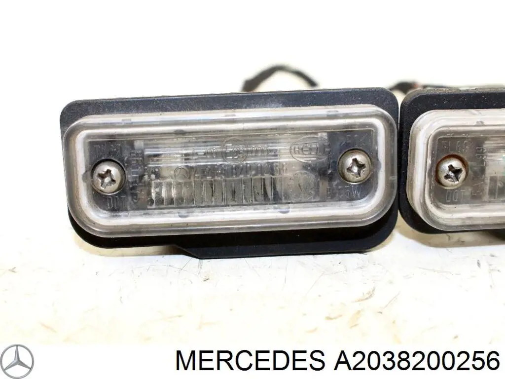 Lampa oświetlenia tylnej tablicy rejestracyjnej Mercedes A2038200256 cena, od 18,03 USD