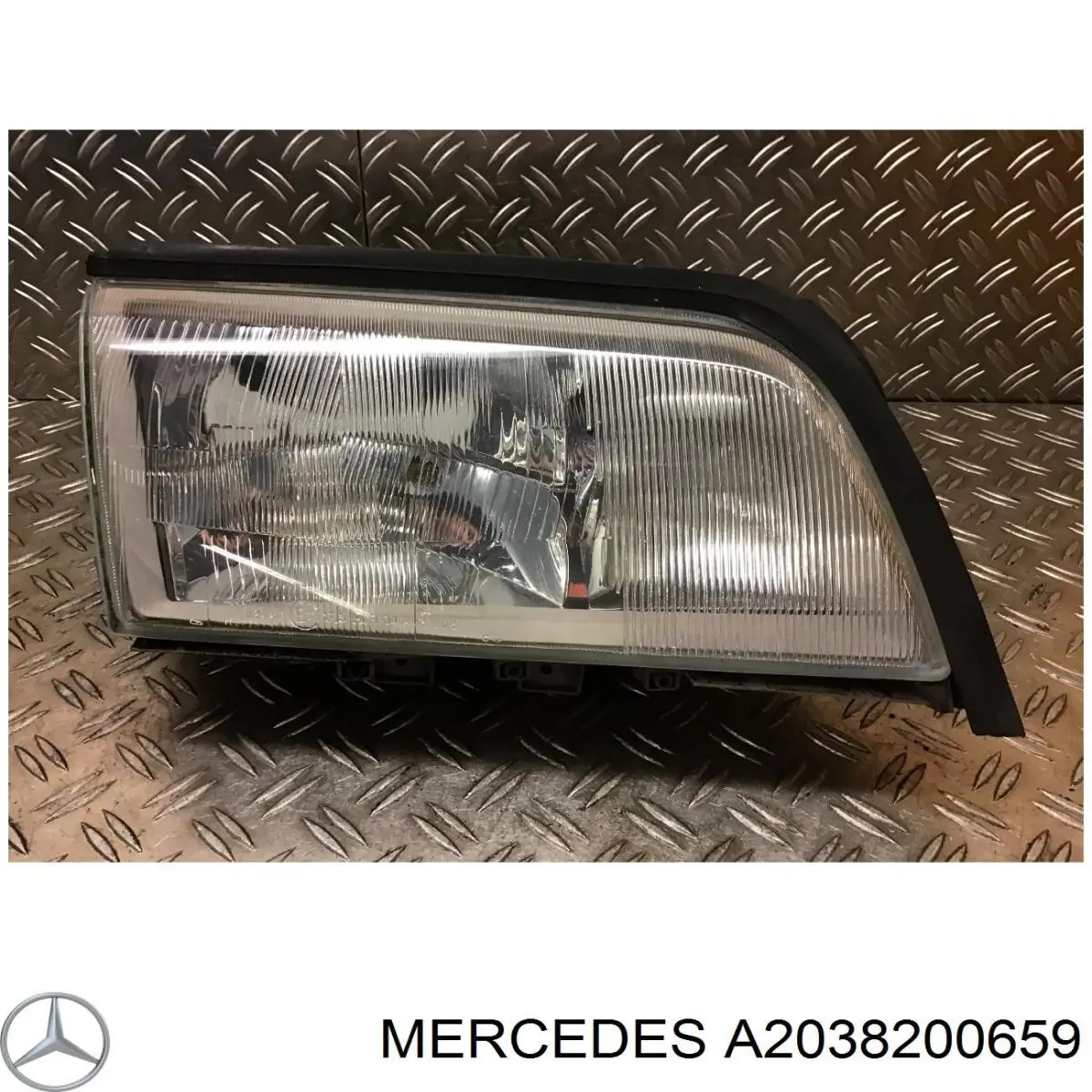 Reflektor prawy Mercedes A2038200659 cena, od 235,46 USD