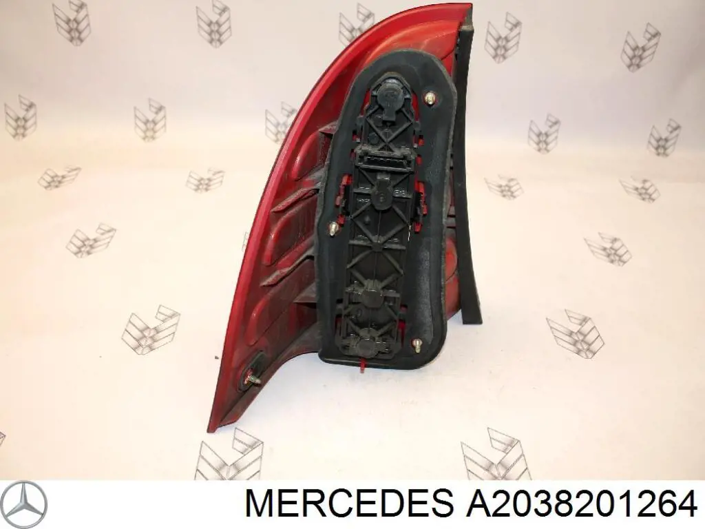 Lampa zespolona tylna prawa Mercedes A2038201264 cena, od 205,80 USD